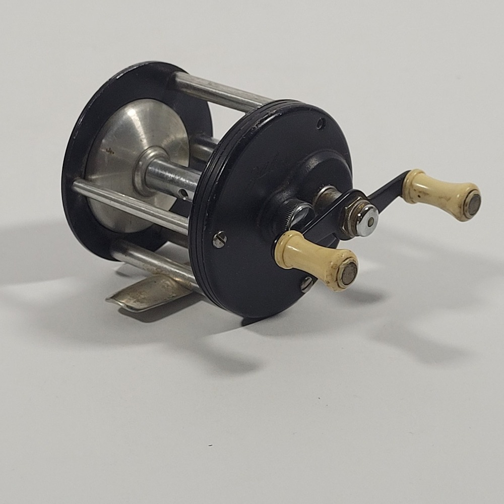 Vintage JA Coxe Bronson Reel Co Model 95-C Baitcasting Fishing Reel Made in USA‎
